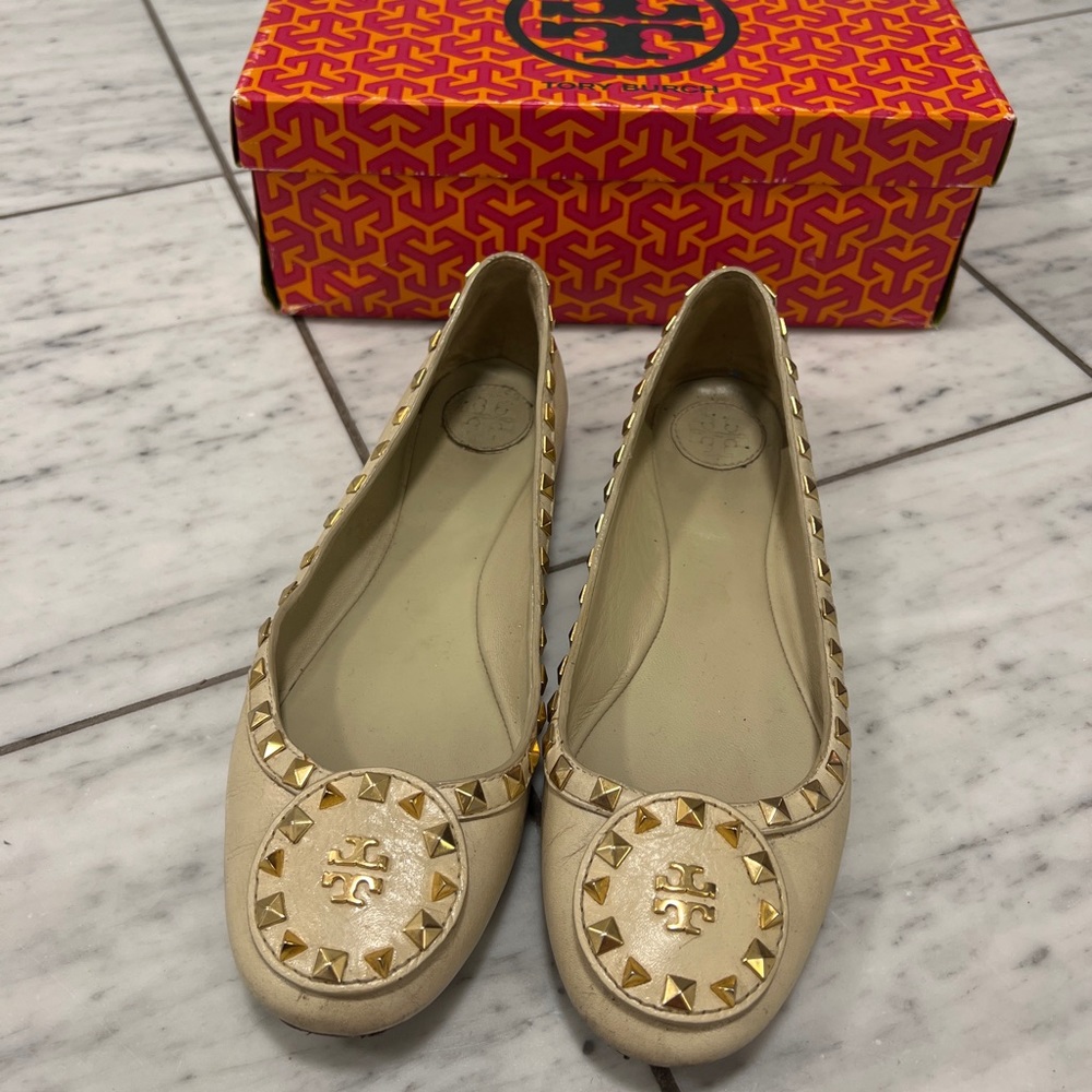Tory Burch ballerina flat size 9. Worn but good condition